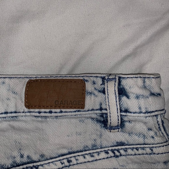 DISTRESSED HIGHWASTED SHORTS - Picture 5 of 6